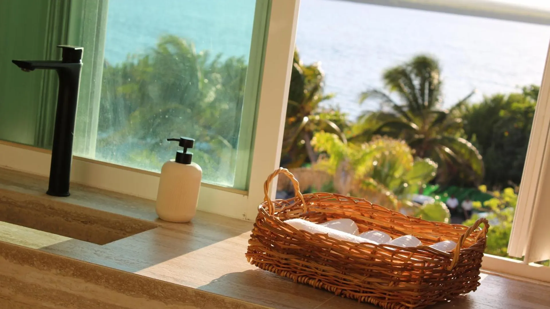 Lua Boutique Studios Cancun
